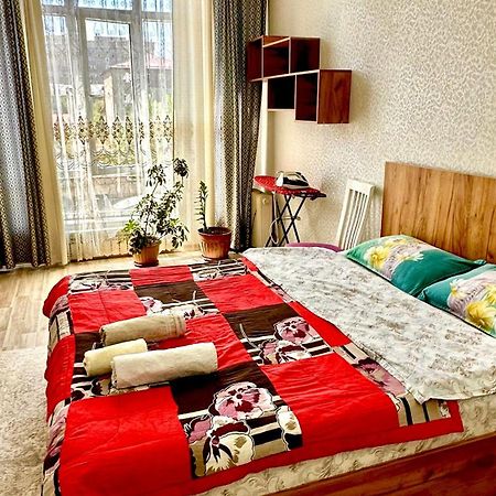 Central Apartment Бишкек Экстерьер фото