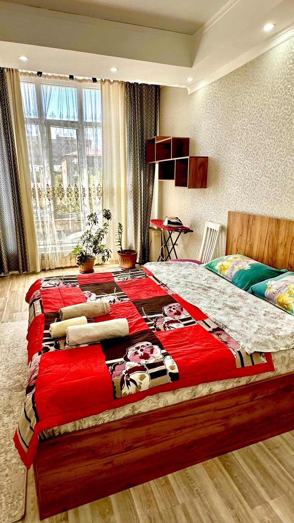 Central Apartment Бишкек Экстерьер фото